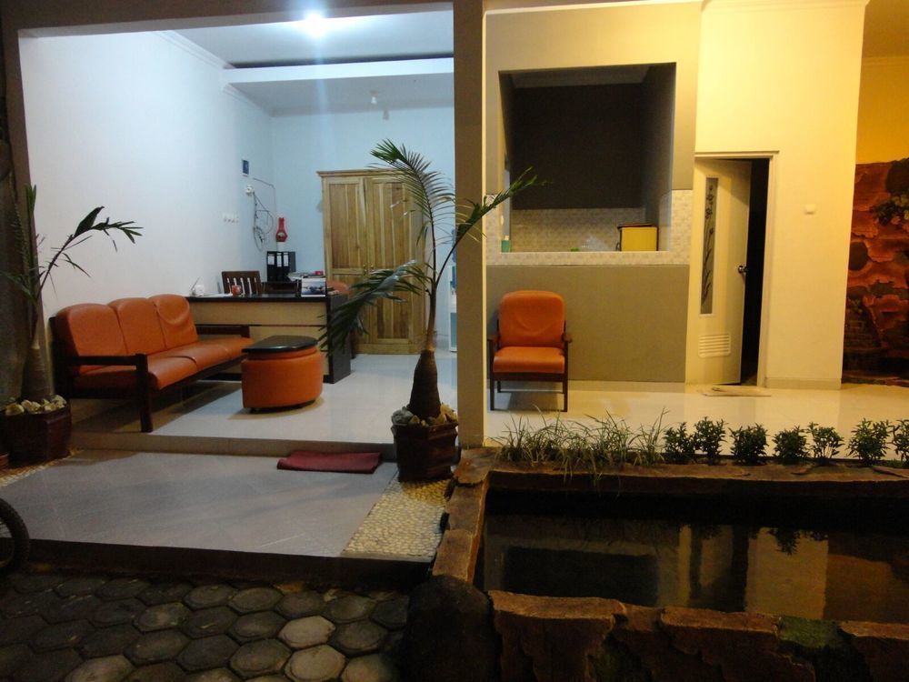 Pendowo Huis Guest House Yogyakarta Ngoại thất bức ảnh