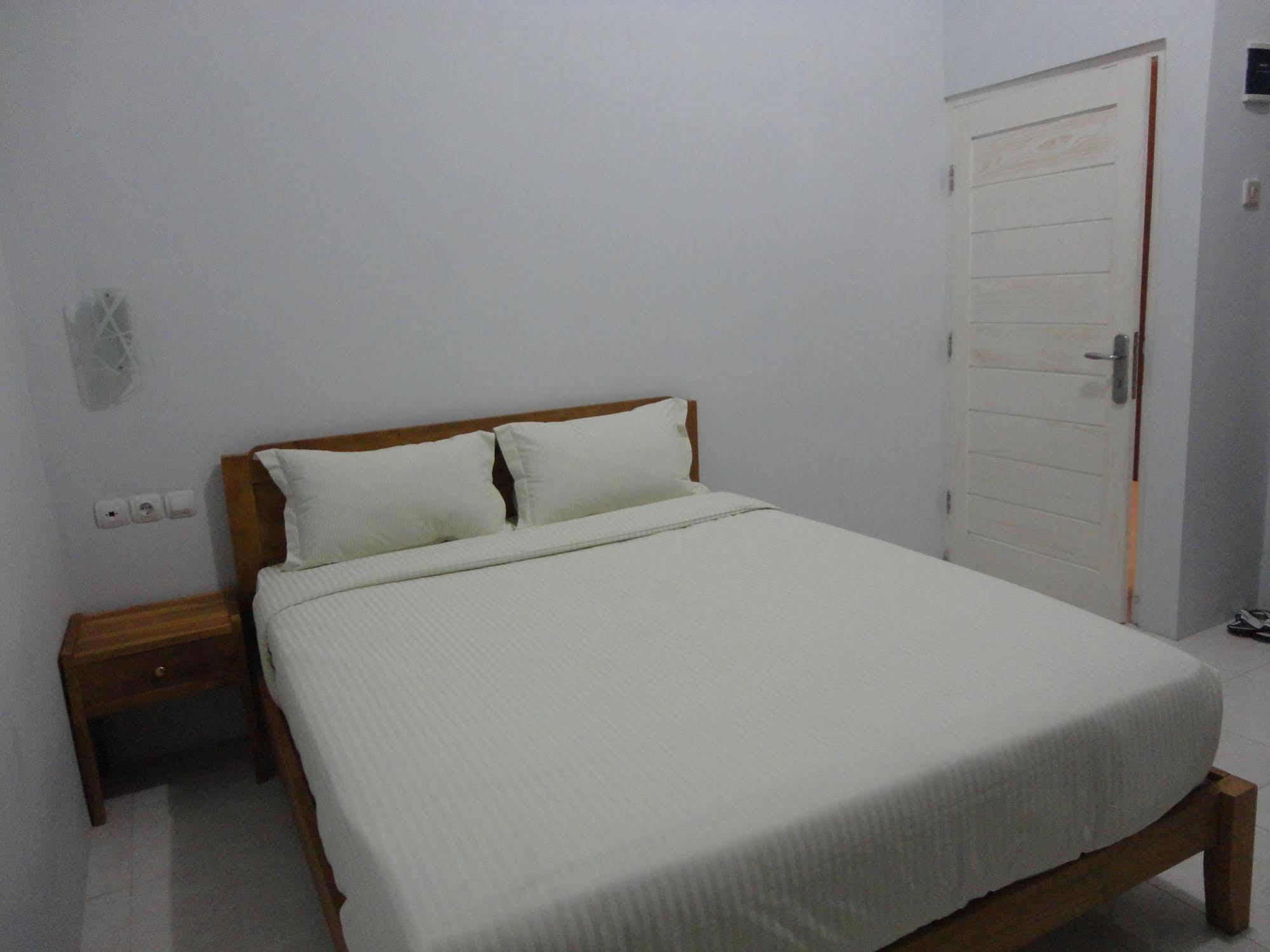 Pendowo Huis Guest House Yogyakarta Ngoại thất bức ảnh